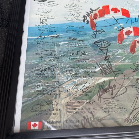 Skyhawks Canadian Armed Forces Parachute Team Framed Signed Picture 2015 - Picture 3 of 9